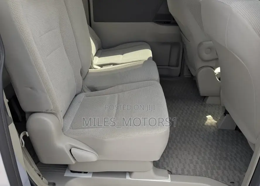 Toyota Noah 2009 Silver