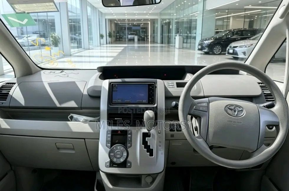 Toyota Noah 2009 Silver