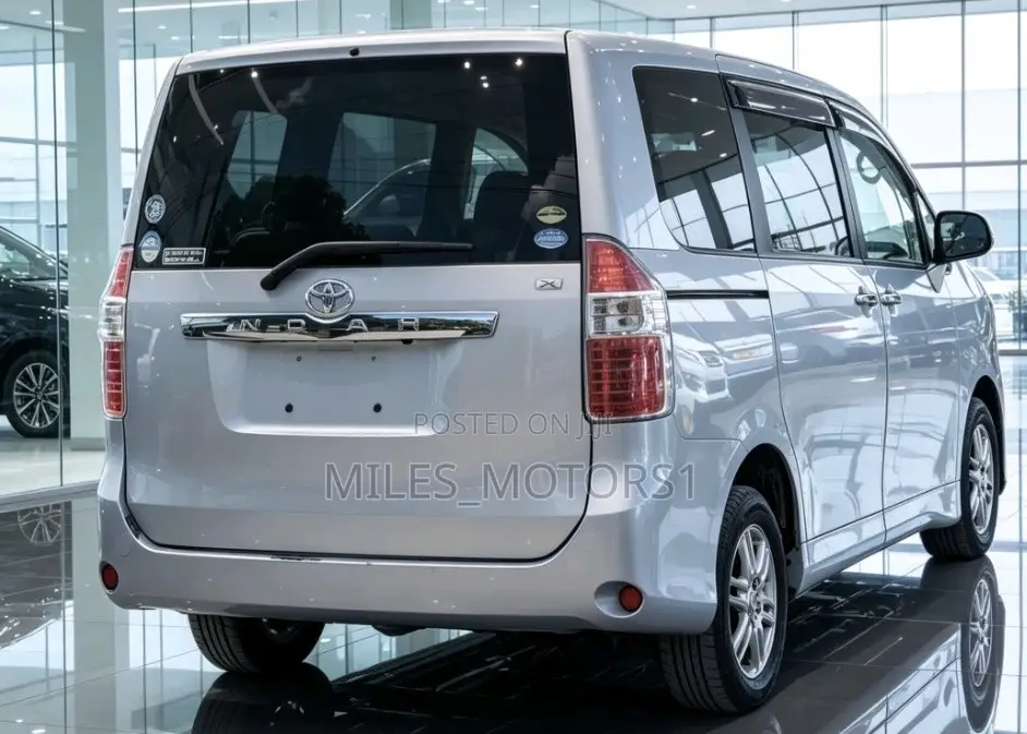 Toyota Noah 2009 Silver