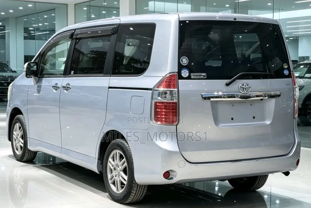 Toyota Noah 2009 Silver