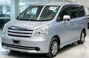 Toyota Noah 2009 Silver