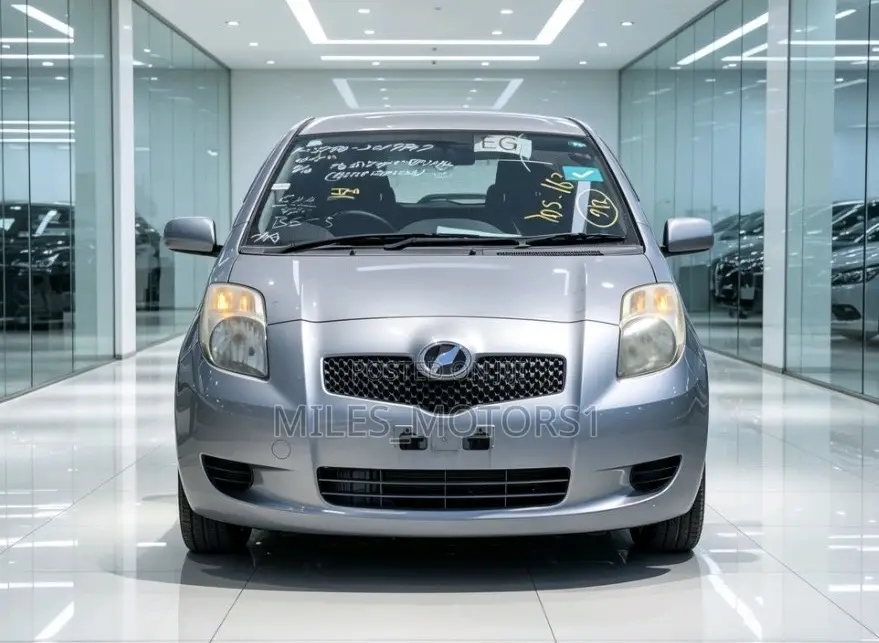 Toyota Vitz 2007 Silver