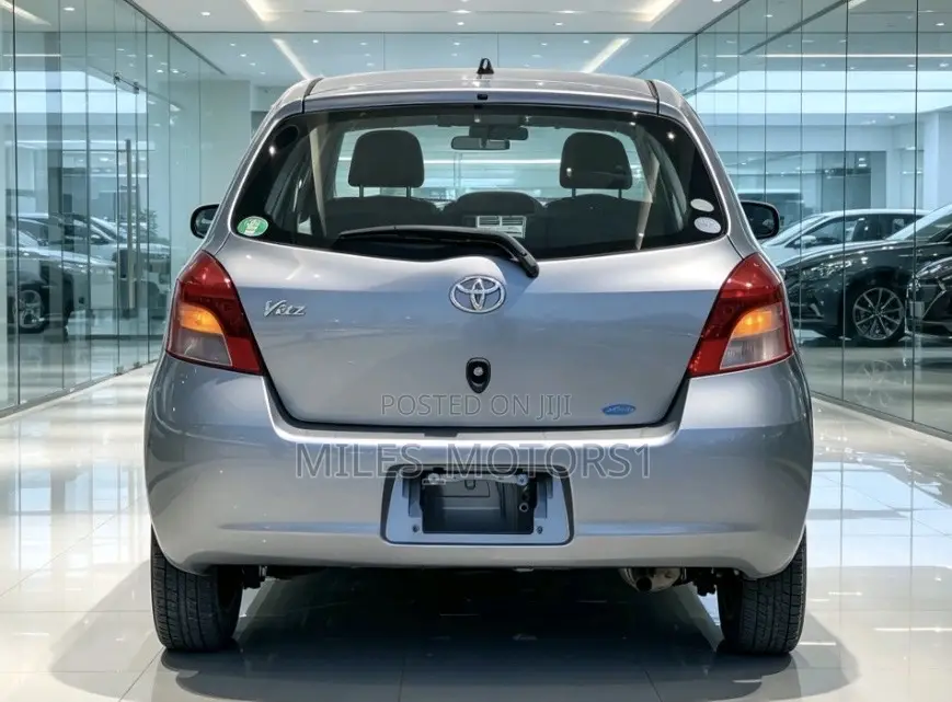 Toyota Vitz 2007 Silver
