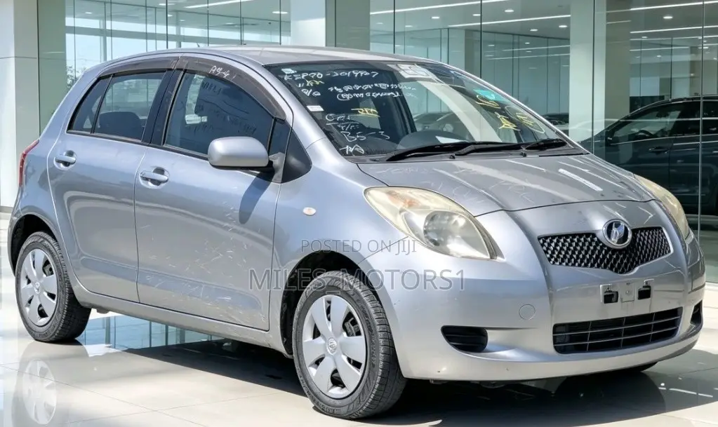 Toyota Vitz 2007 Silver