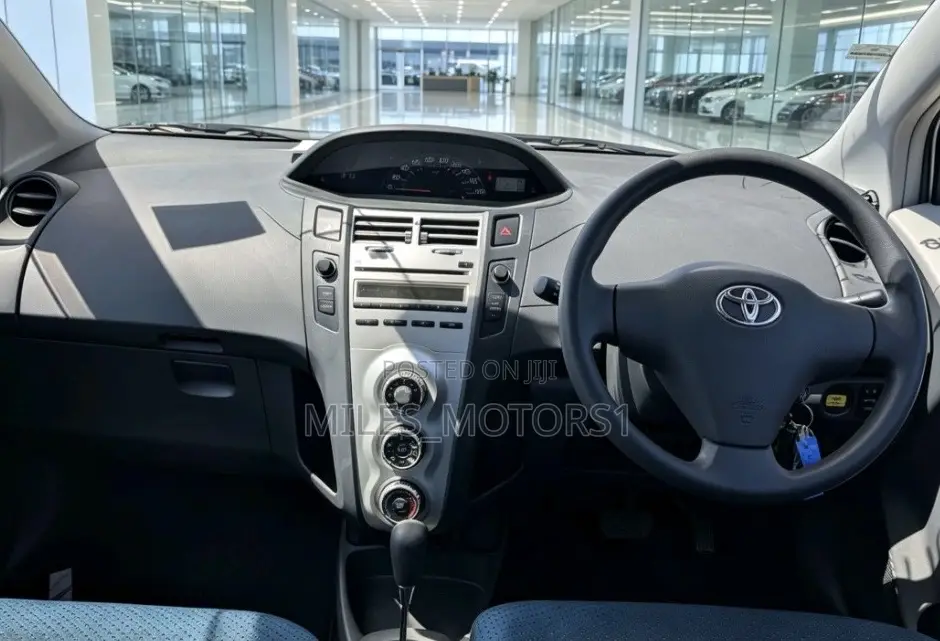 Toyota Vitz 2007 Silver