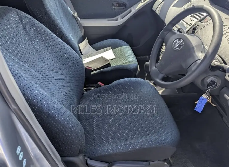 Toyota Vitz 2007 Silver
