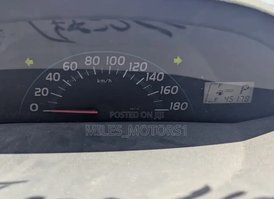 Toyota Vitz 2007 Silver