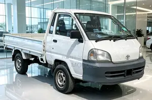 Toyota HiAce 2004 White