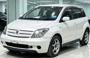Toyota IST 2004 White