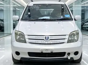 Toyota IST 2004 White