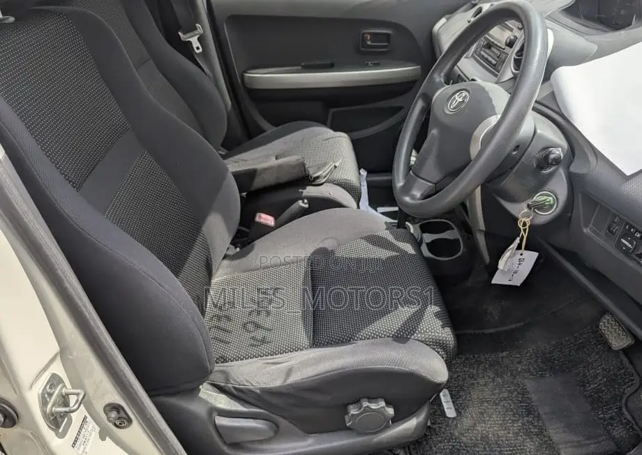 Toyota IST 2004 White