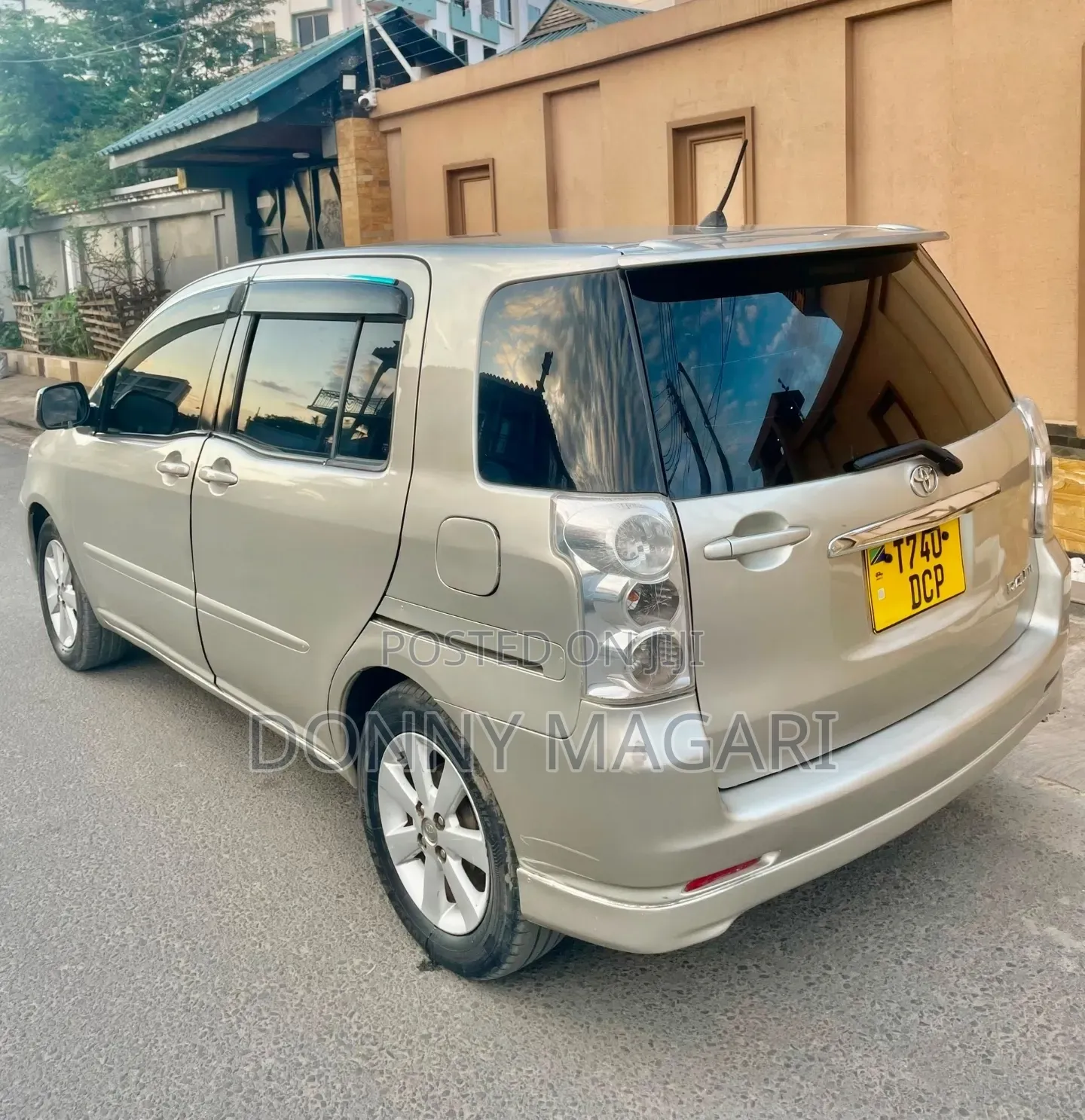 Toyota Raum 2004 Silver