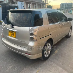 Toyota Raum 2004 Silver