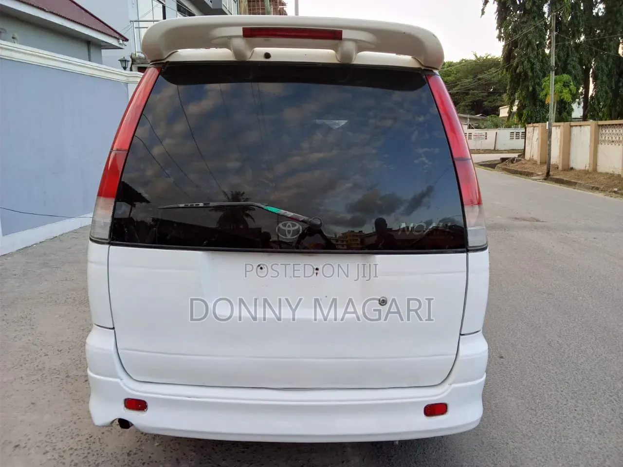 Toyota Noah 2003 White