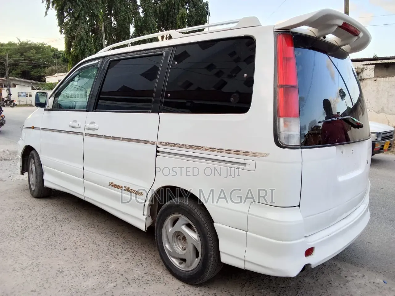 Toyota Noah 2003 White