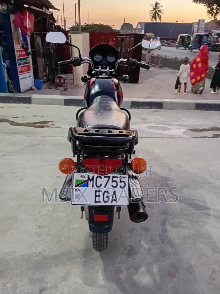 Bajaj Boxer X125 2023 Red