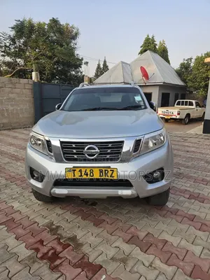Nissan Navara 2018 Silver