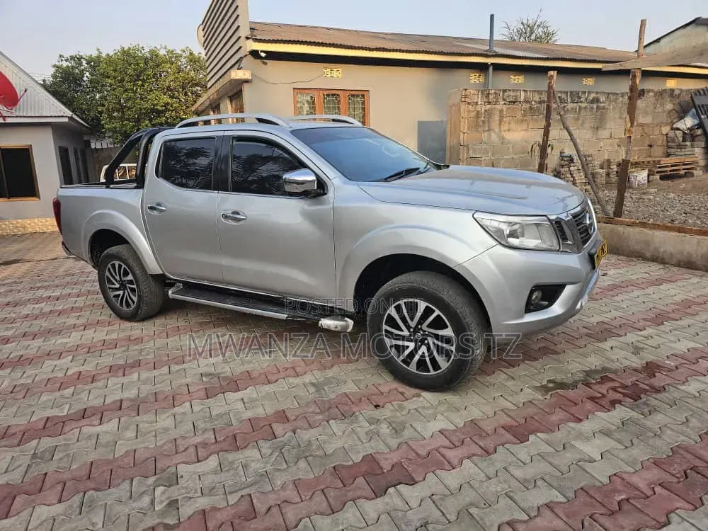 Nissan Navara 2018 Silver