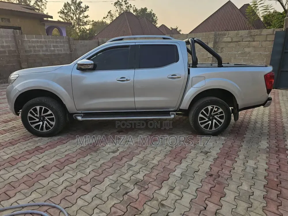 Nissan Navara 2018 Silver