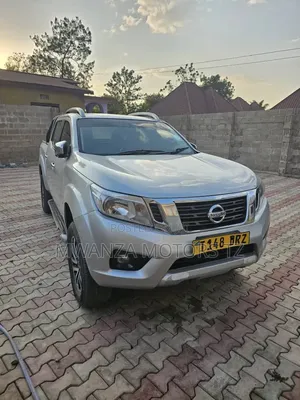 Nissan Navara 2018 Silver