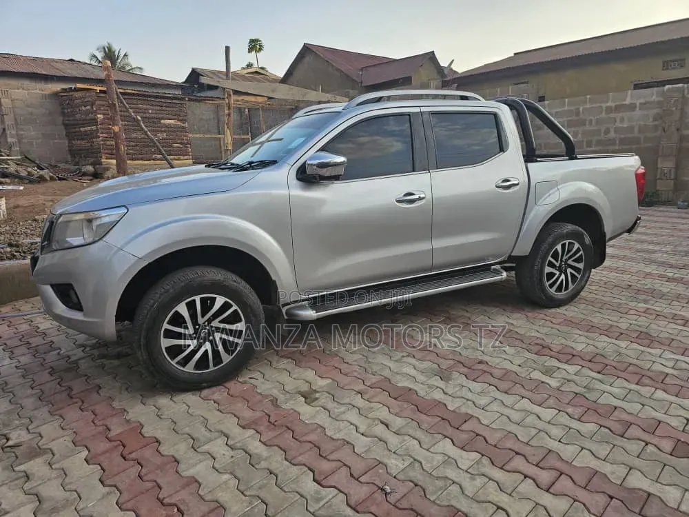 Nissan Navara 2018 Silver