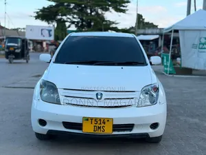 Toyota IST 2005 White