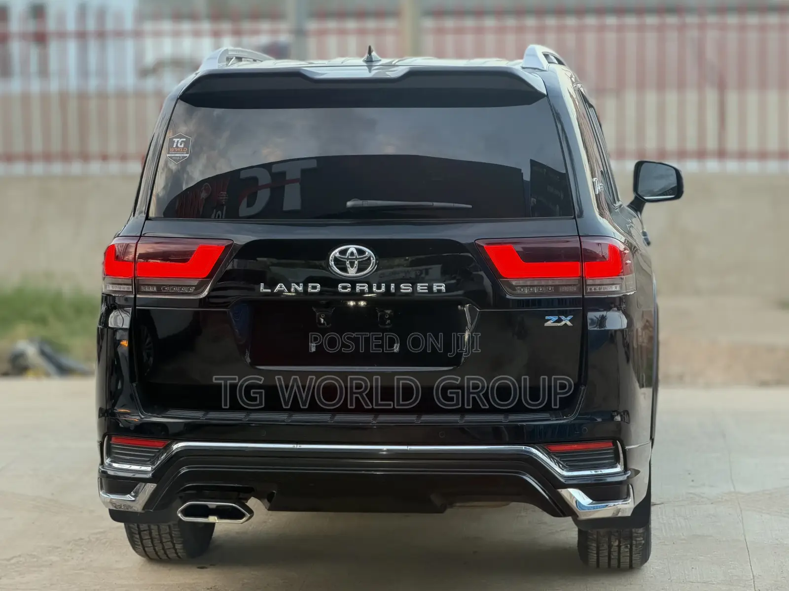 Toyota Land Cruiser LC300 2023 Black