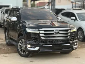 Toyota Land Cruiser LC300 2023 Black
