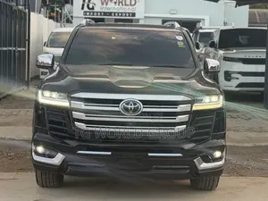 Toyota Land Cruiser LC300 2023 Black