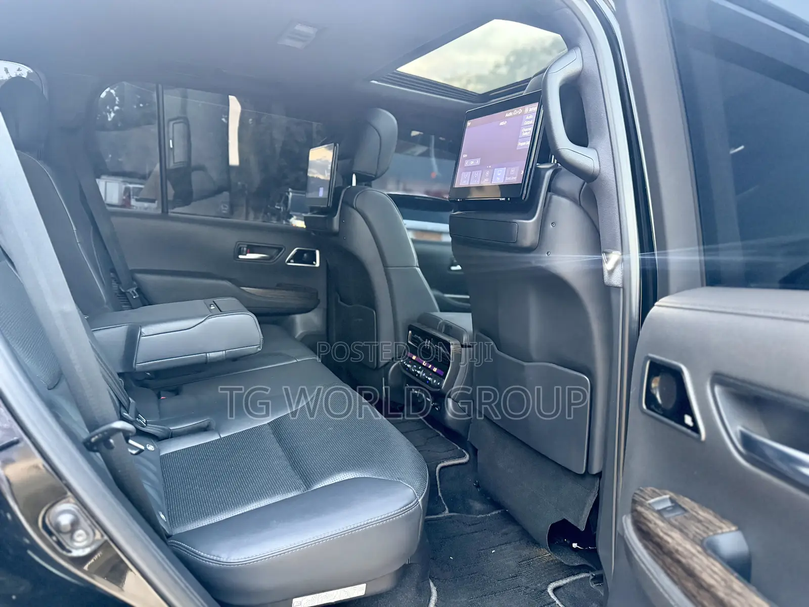 Toyota Land Cruiser LC300 2023 Black