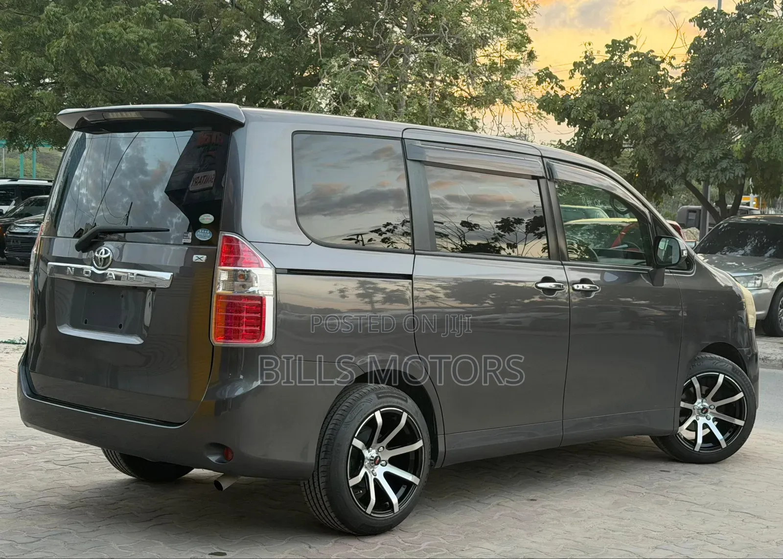 Toyota Noah 2008 Gray