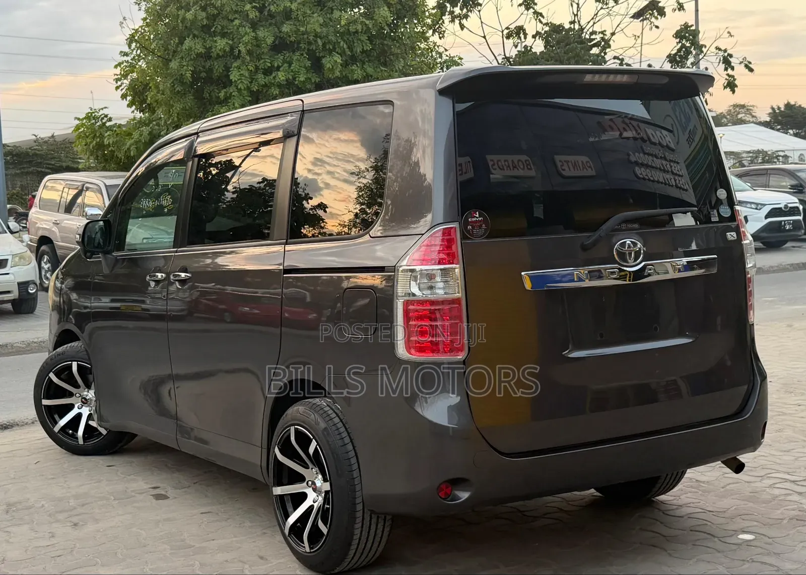 Toyota Noah 2008 Gray