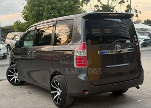 Toyota Noah 2008 Gray
