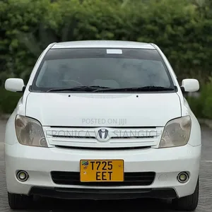 Toyota IST 2004 White