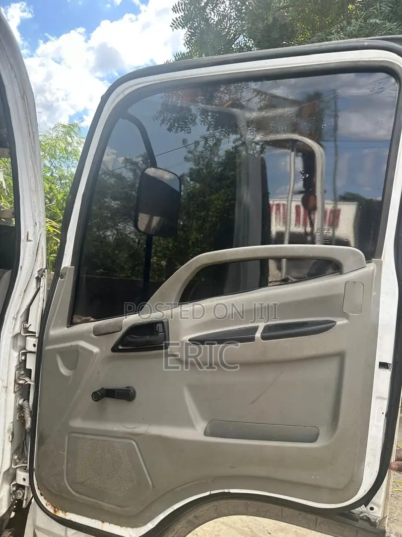 Faw 3 Tone Crane Light Truck