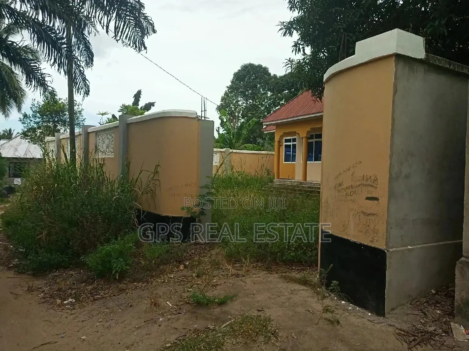 House for Saleee