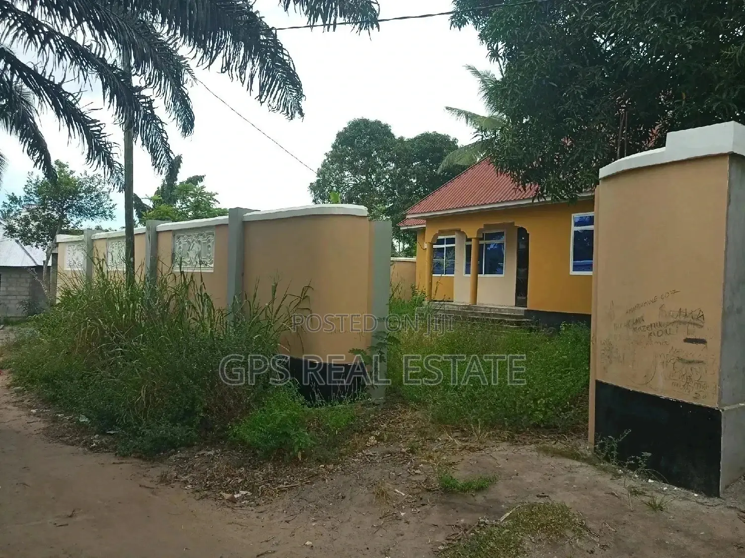 House for Saleee