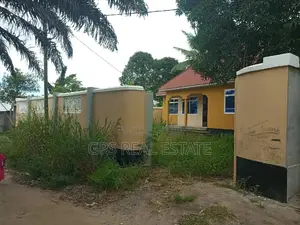 House for Saleee