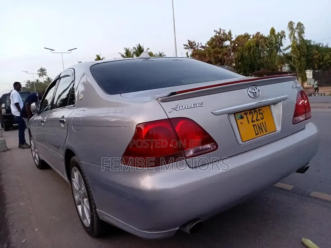Toyota Crown 2006 Silver