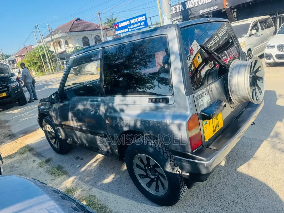 Suzuki Escudo 1998 Silver