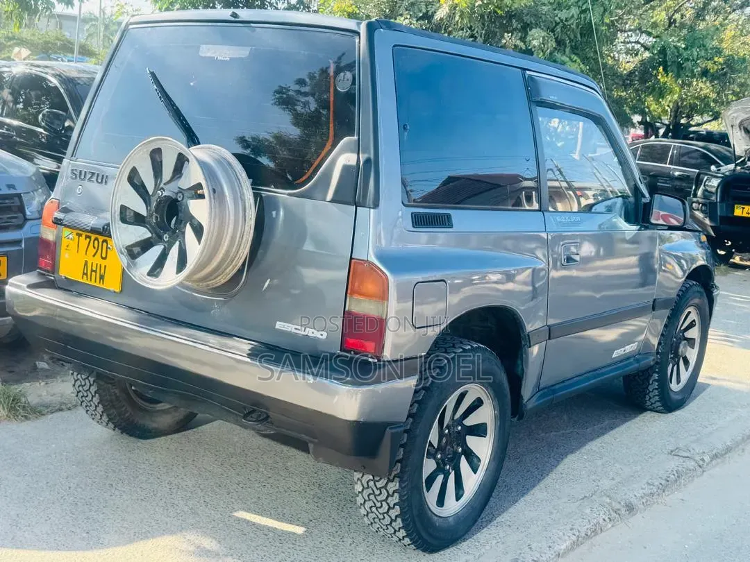 Suzuki Escudo 1998 Silver