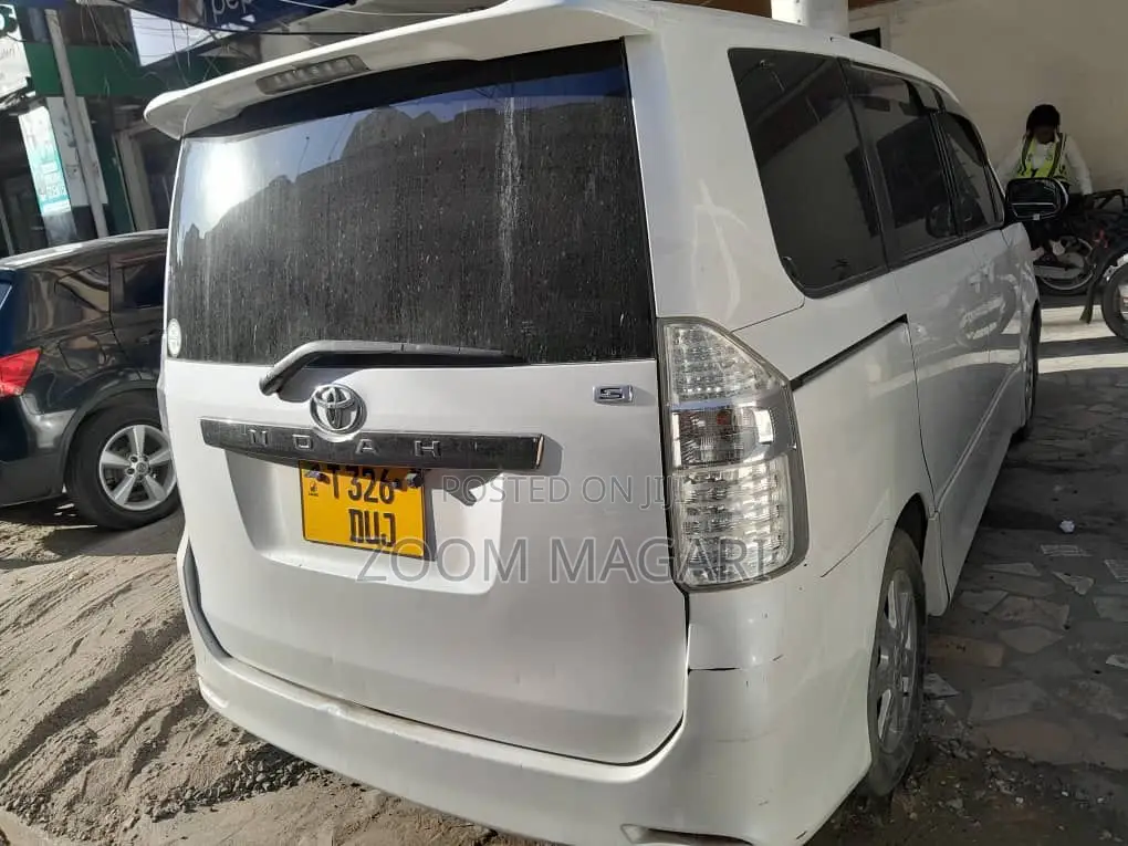 Toyota Noah 2008 Pearl