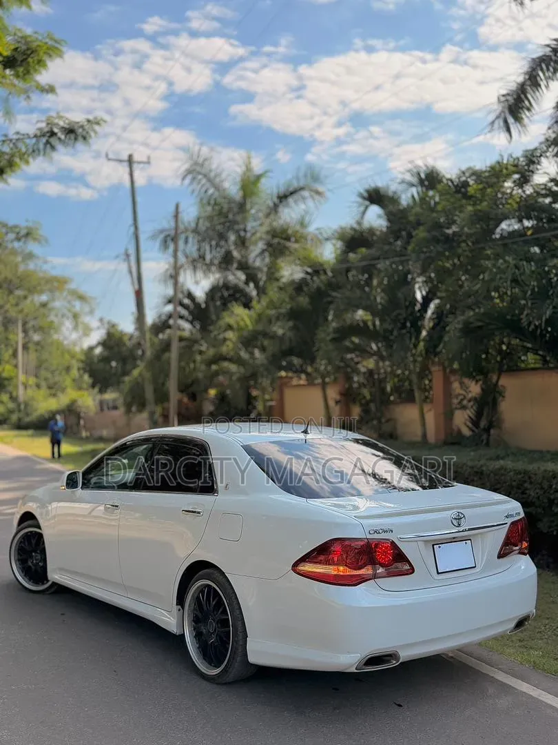 Toyota Crown 2009 White
