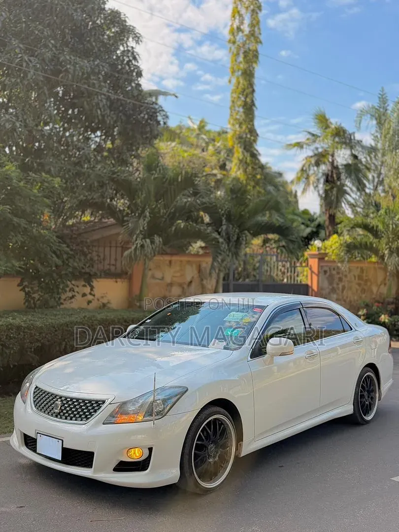 Toyota Crown 2009 White
