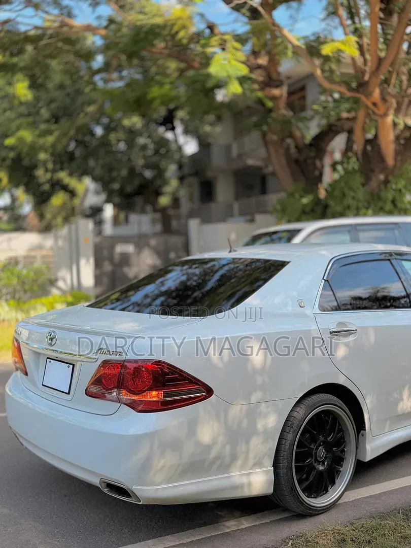 Toyota Crown 2009 White
