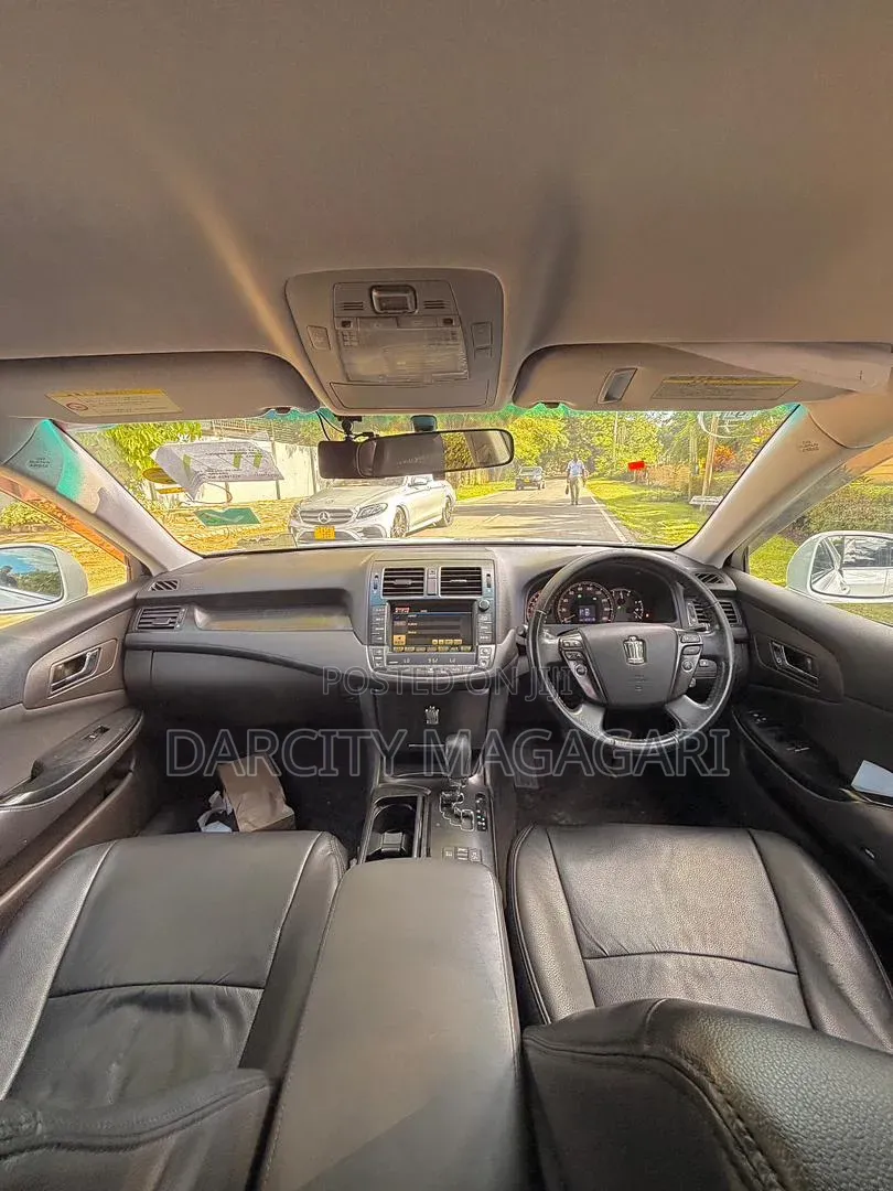 Toyota Crown 2009 White