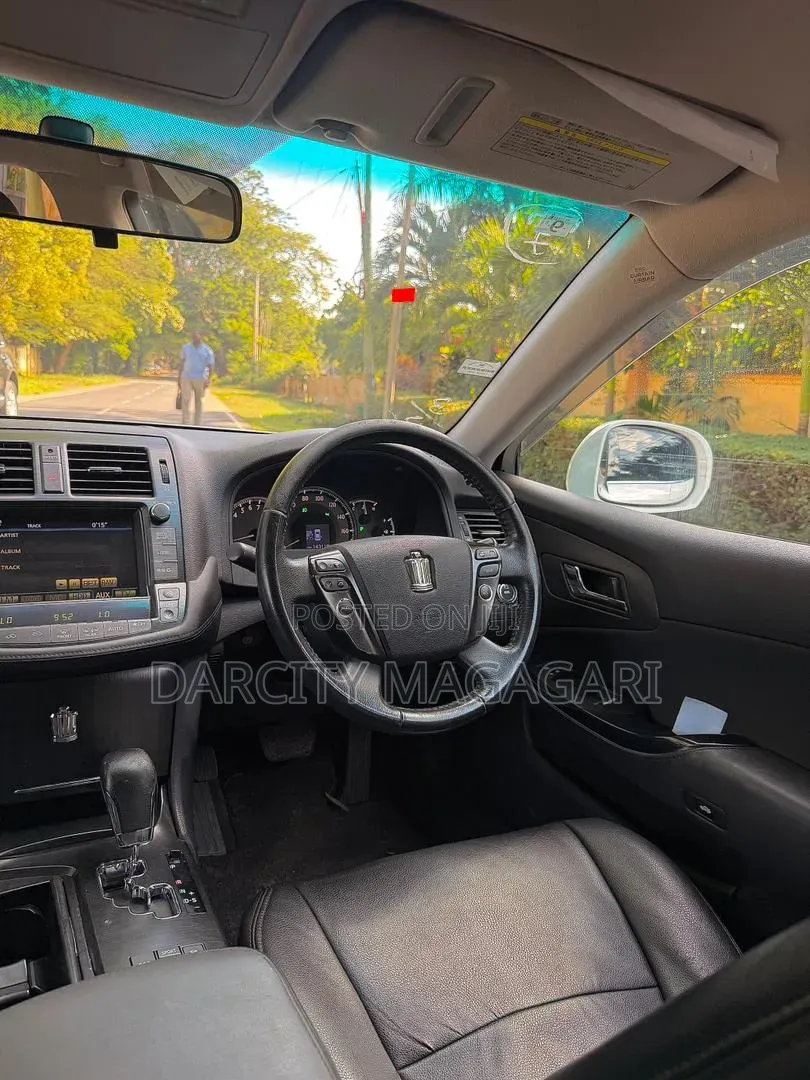 Toyota Crown 2009 White