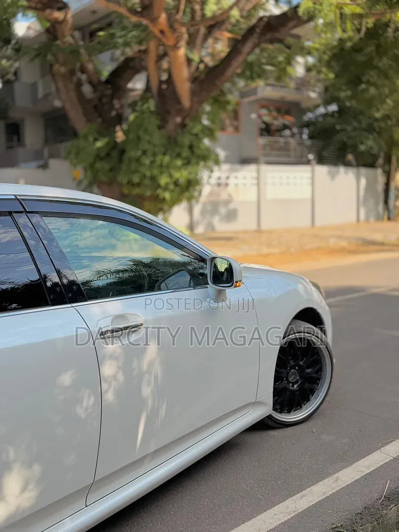 Toyota Crown 2009 White