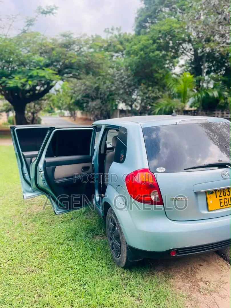 Mazda Verisa 2005 Blue