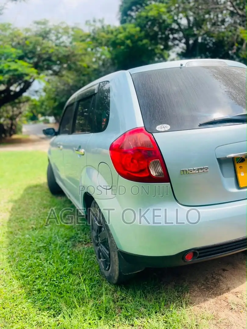 Mazda Verisa 2005 Blue